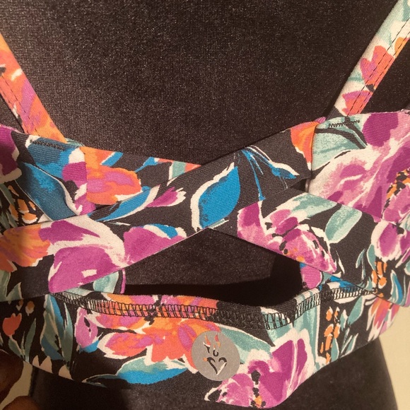 Torrid Plus Size Floral Sports Bra Size 1X Criss Cross Back - Picture 7 of 7